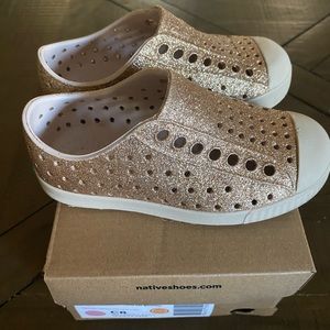 Toddler Girls Native Glitter Shoes size 8